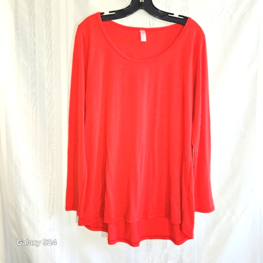 LULAROE RED LONGSLEEVE TOP.SIZE LARGE